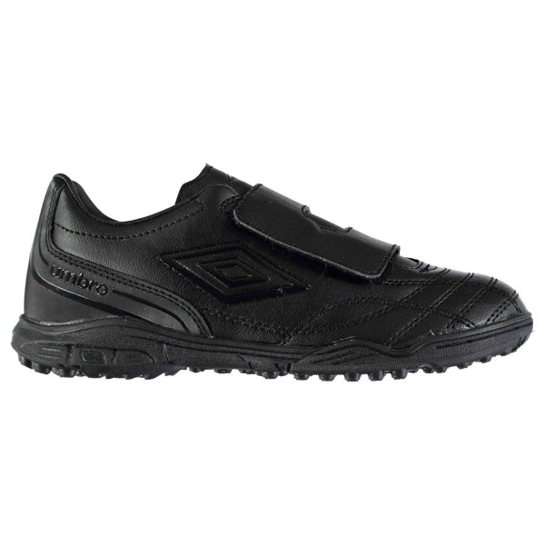  Umbro Classico детски юношески стоножки TF Trainers Junior Boys черни с лепенка